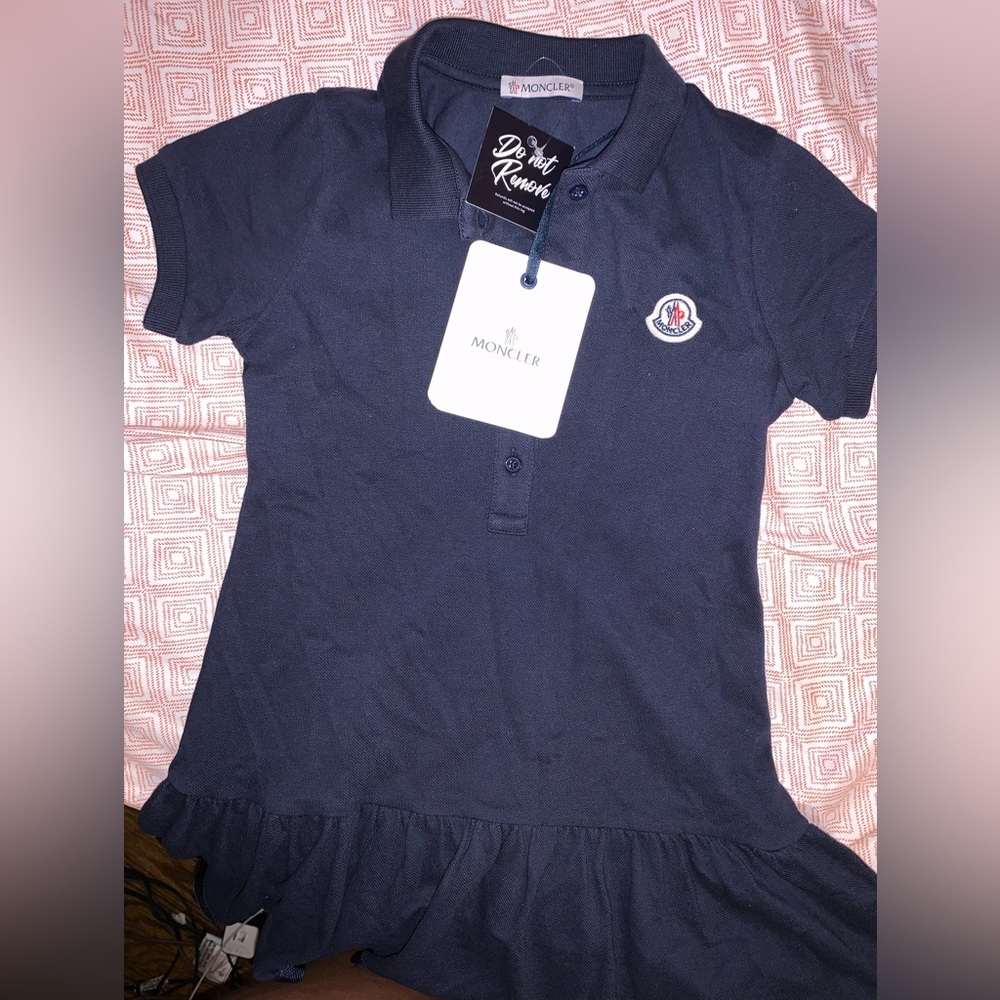 This is a little girl size 6 dress runs small fit like 4-5